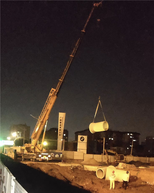 巴州区“弯臂矫正”—— 吊车的 “形变补偿” 技术