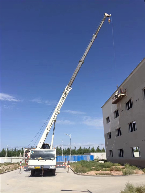 巴州区“轻装强干”—— 吊车的 “轻量化臂架” 技术